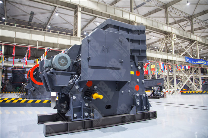 What are the stone crushing machinery and equipment with a daily output of 5,000 tons? How much does it cost to invest?